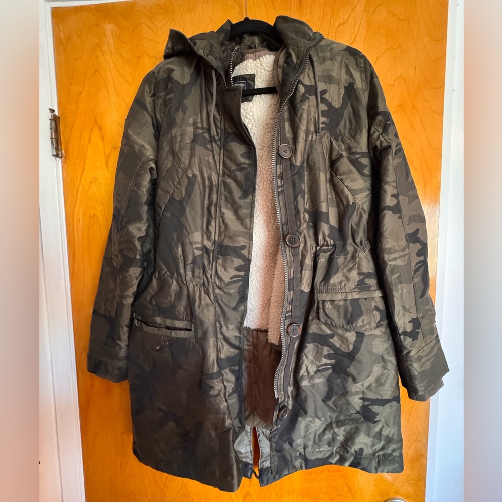 Abercrombie women’s Sherpa lined camo jacket